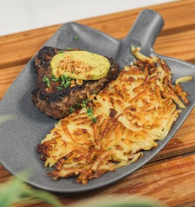Steak mit Kräuterbutter und Rösti