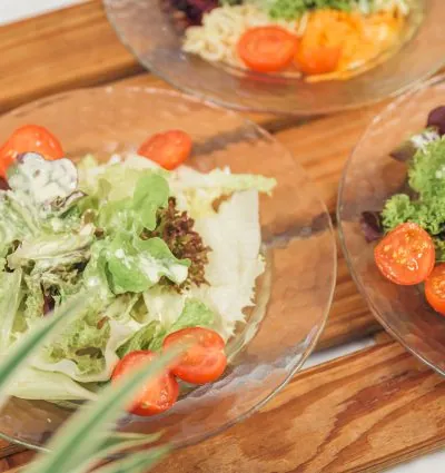 Grüner Salat mit Tomaten